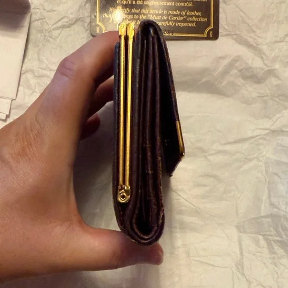 Pre-Loved Cartier Les Must Line burgundy Leather Wallet with KISS Lock Coin - Picture 10 of 16